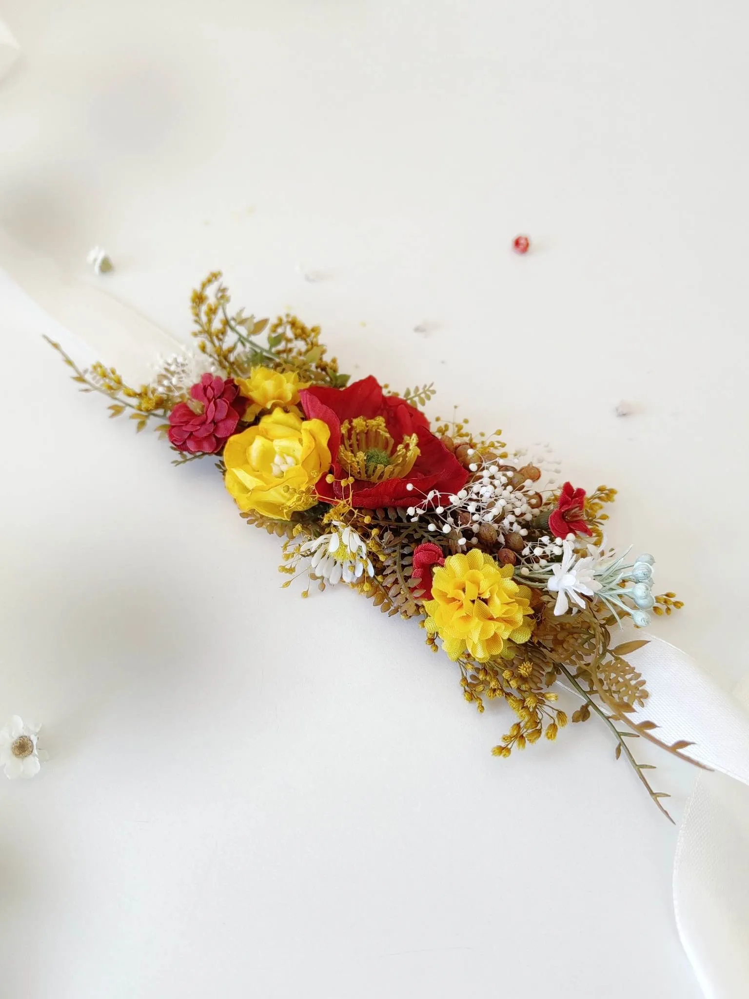 Red and yellow flower belt